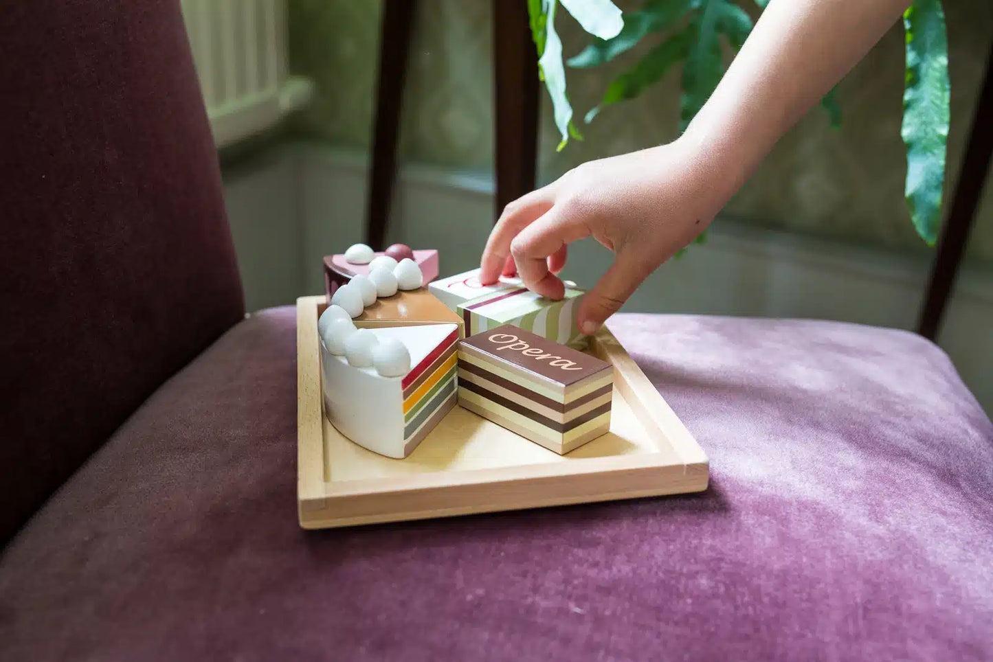 Lagkagestykker på fad – Trælegemad i høj kvalitet fra Mamamemo®