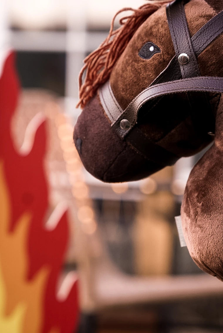 byASTRUP Kæpheste Spring – Ild | Justerbart Spring til Kæphesteleg & Motoriktræning