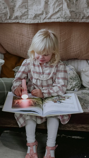 Lalarma lommellygte – en ven til eventyr, leg og hverdagsbrug.