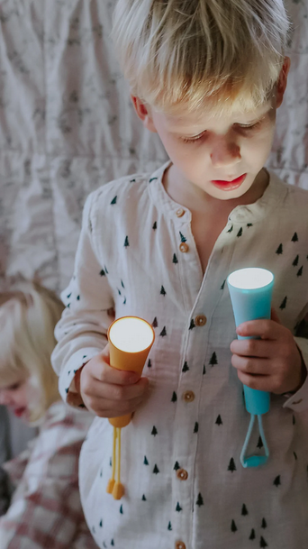 Lalarma lommellygte – en ven til eventyr, leg og hverdagsbrug.