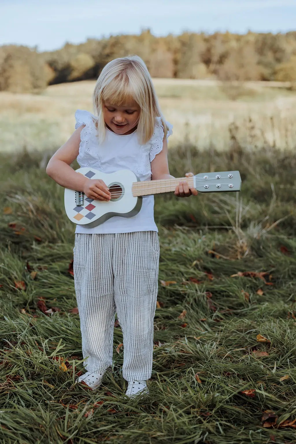 MAMAMEMO - Guitar med 6 strenge – Harlekin