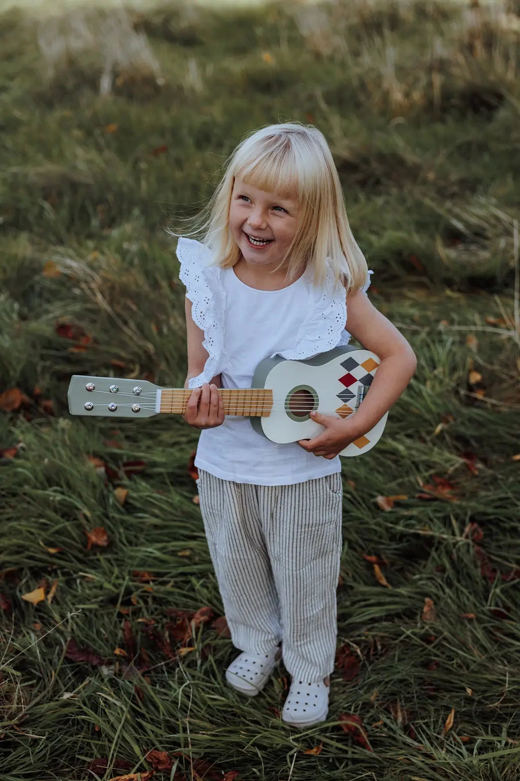MAMAMEMO - Guitar med 6 strenge – Harlekin